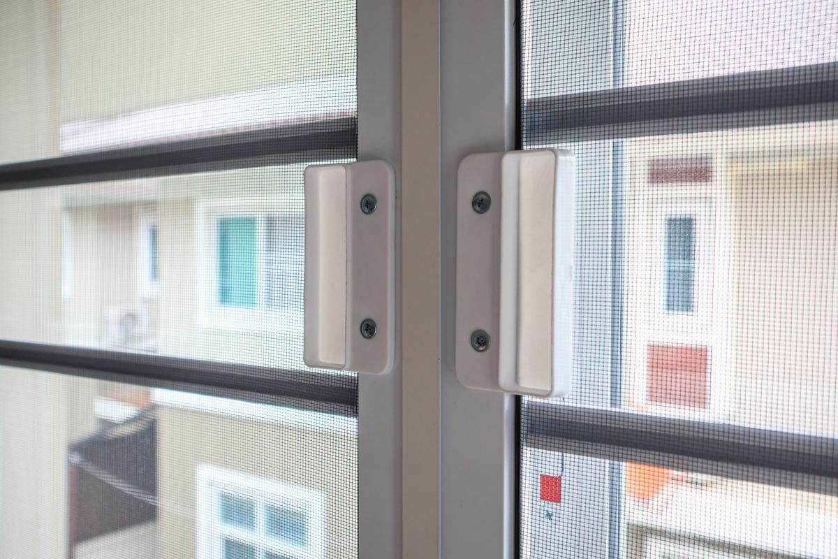 Zanzariere magnetiche: pro, contro e quando convengono